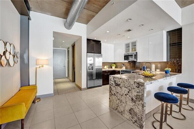 Building Photo - 110 SE 2nd St