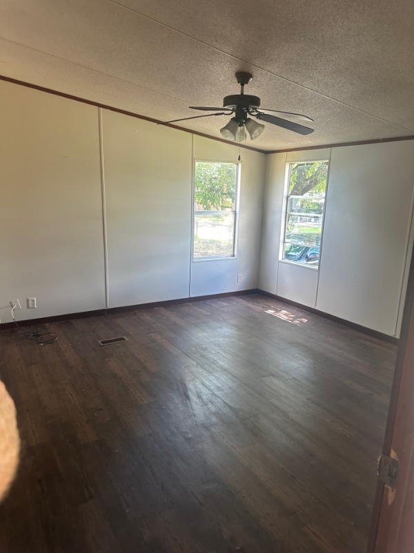 Building Photo - 412 Greenfield Dr