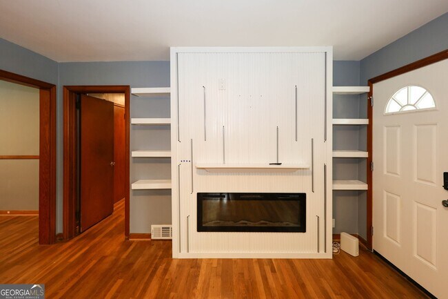 Building Photo - 2218 Dodson Dr