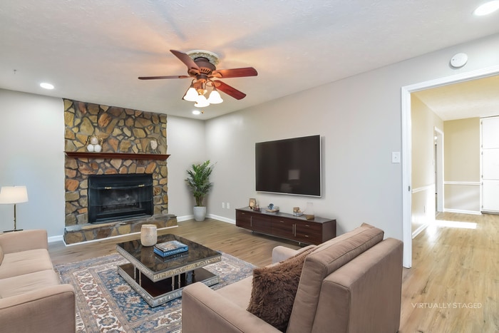 Building Photo - 595 Lakeridge Cir SE