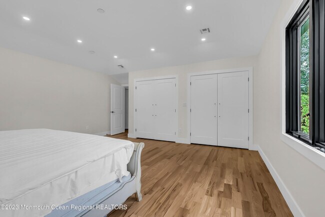 Building Photo - 265 Whalepond Rd