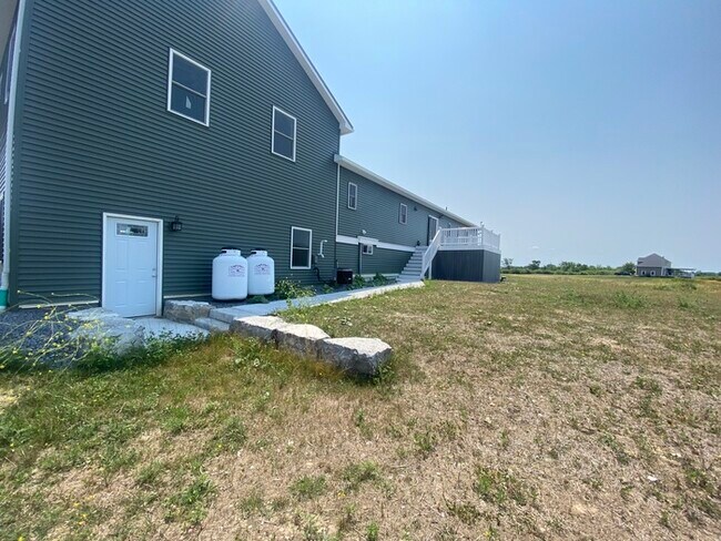 Building Photo - Brand new construction 5 bedroom 3 bath wi...