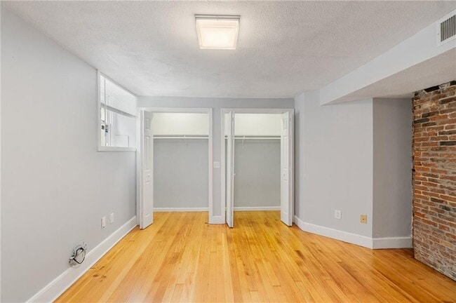 Building Photo - 71 Benefit St