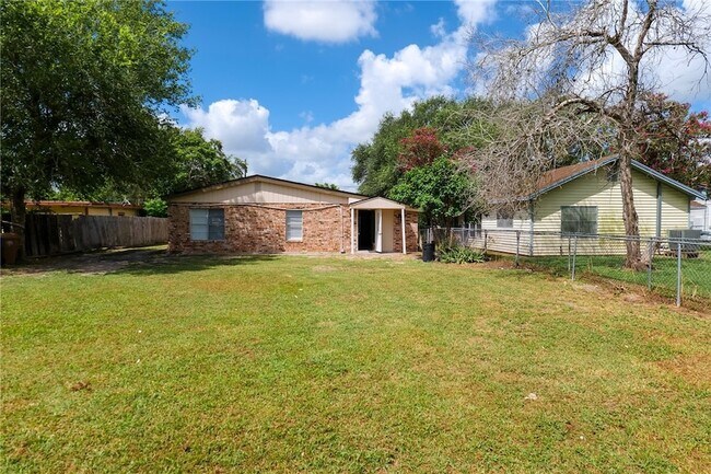 Building Photo - 10822 Mayfield Dr