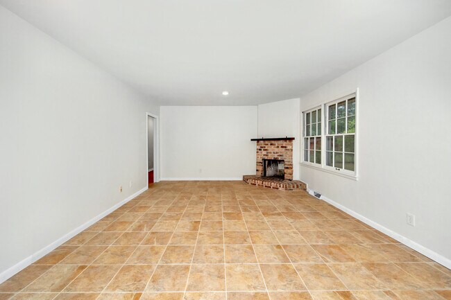 Building Photo - 2105 Shannonhouse Rd SW