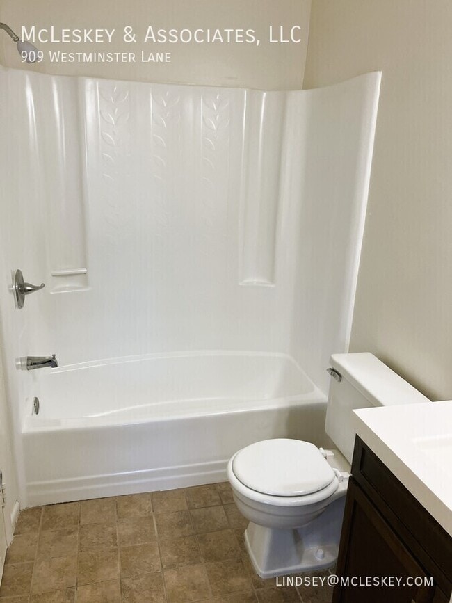 Building Photo - 909 Westminster Ln