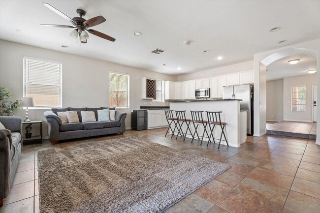 Building Photo - 1423 S Newberry Ln