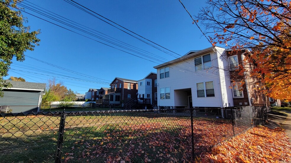 Building Photo - 5539 Holly Hills Ave