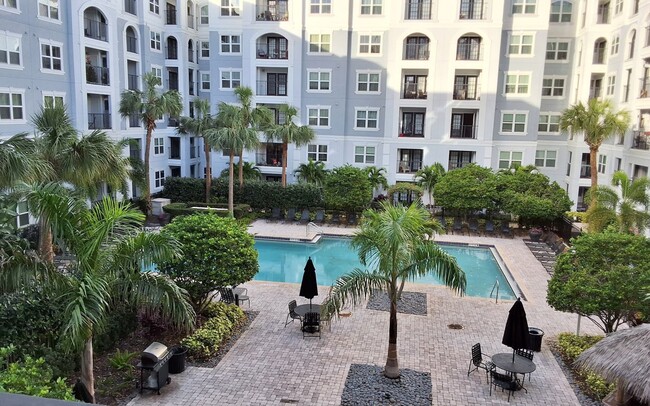 Primary Photo - Beautiful 1/1 Pool View Condo x Rent @ The...