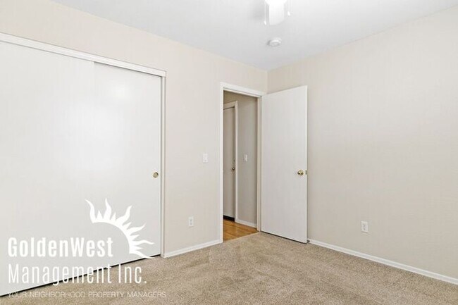 Building Photo - Spacious 3Bdm 2Ba Home in Quiet Neighborhood!