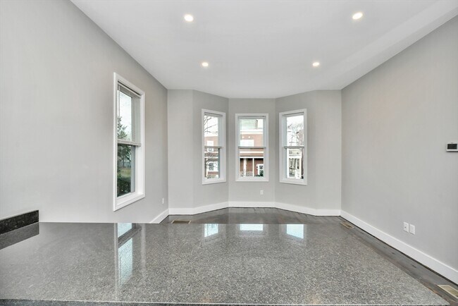 Building Photo - 63 Clifford St