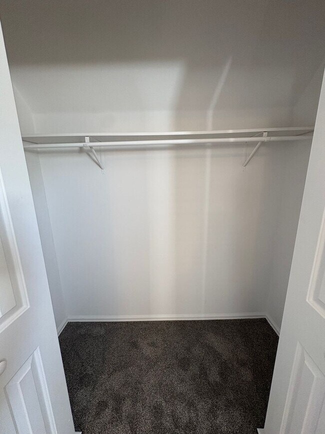 Building Photo - Fully Renovated 3 Bed 2.5 Bath Townhome w/ 1 Car Garage & Yard!