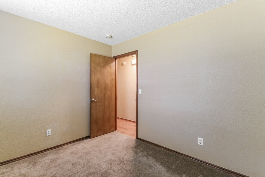 Building Photo - 2600 Amy Ct