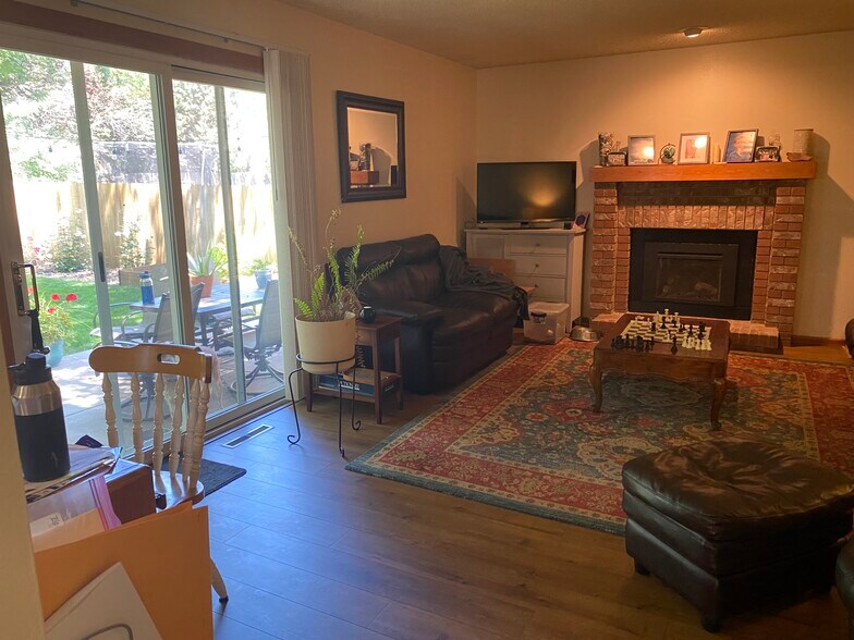 Building Photo - 2225 Creekwood Dr