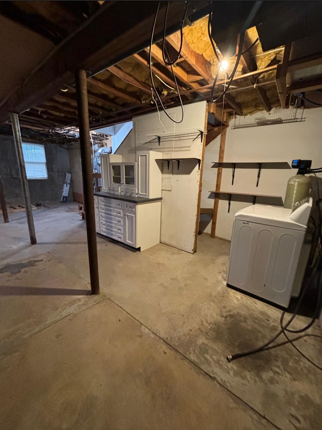 Building Photo - 141 E High St