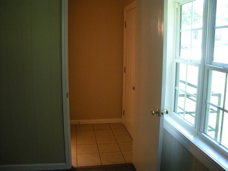 Building Photo - 17 David St