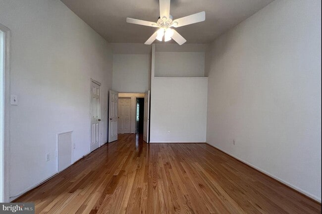 Building Photo - 6042 Loganwood Dr