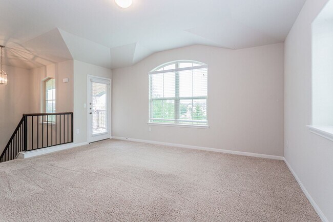 Building Photo - 605 Allenscreek Way-