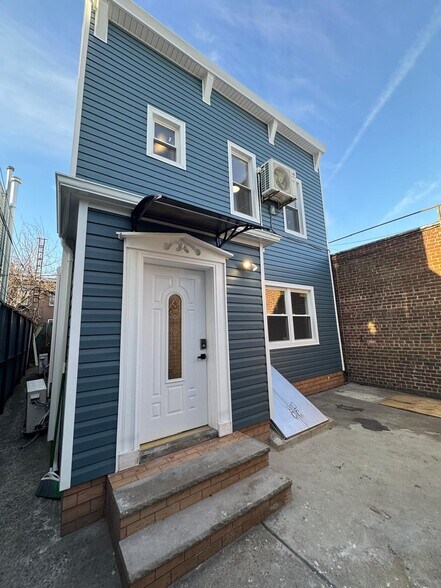 Building Photo - 198 28th St