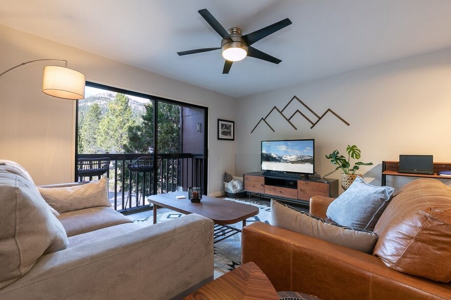 Building Photo - 420 Squaw Creek Rd