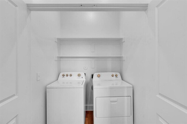 Building Photo - 1440B Forward Dr