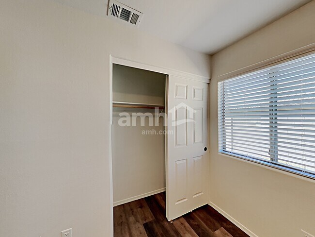 Building Photo - 3025 W Horsham Dr