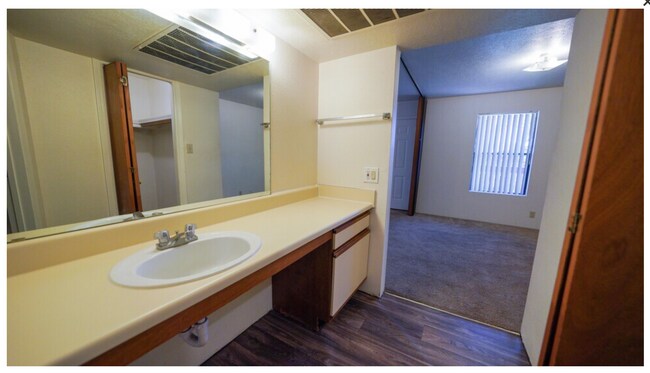 Building Photo - BRANDYWOOD PARK!!! FREE UTILITIES!! GREAT ...