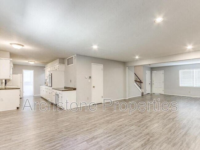 Building Photo - 2524 Boxwood Ave
