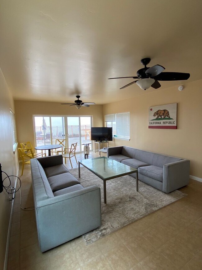 Building Photo - 6633 Del Playa Dr