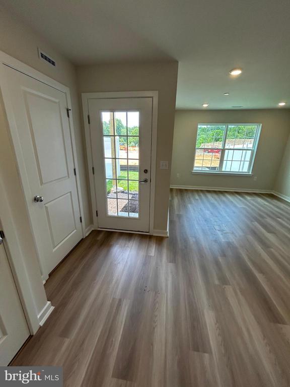 Building Photo - 38 Barnes Wy