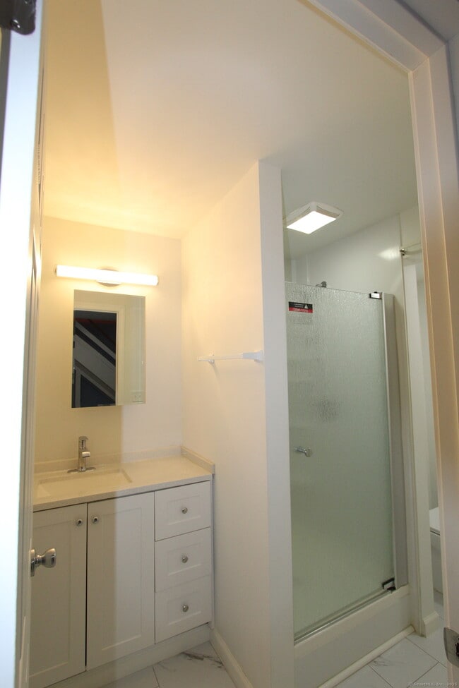 Building Photo - 44 Rosemary Ln