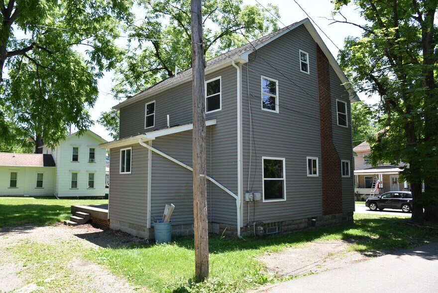 Building Photo - 539 North St