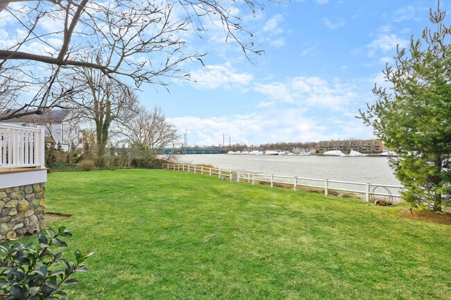 Building Photo - 30 Bayside Terrace