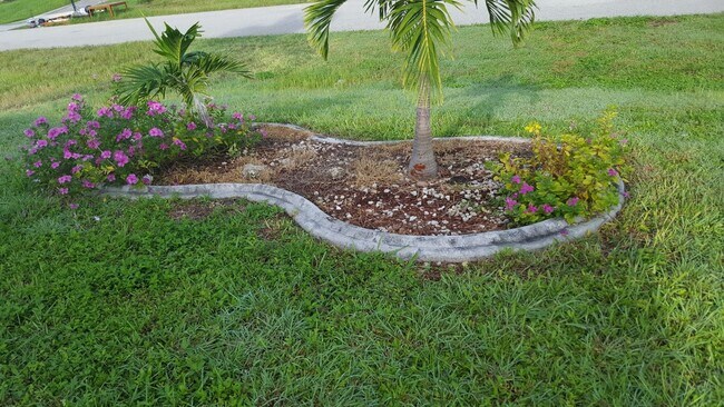 Building Photo - 1405 NE 5th Pl