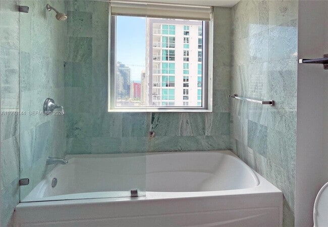 Building Photo - 1060 Brickell Ave