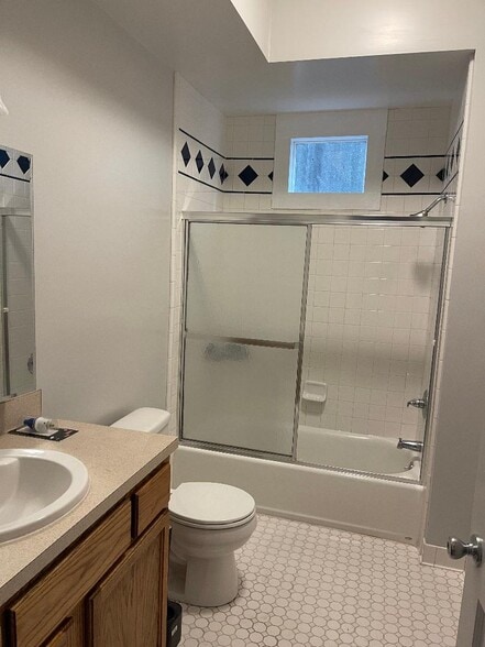 Bathroom - 2531 Annunciation St