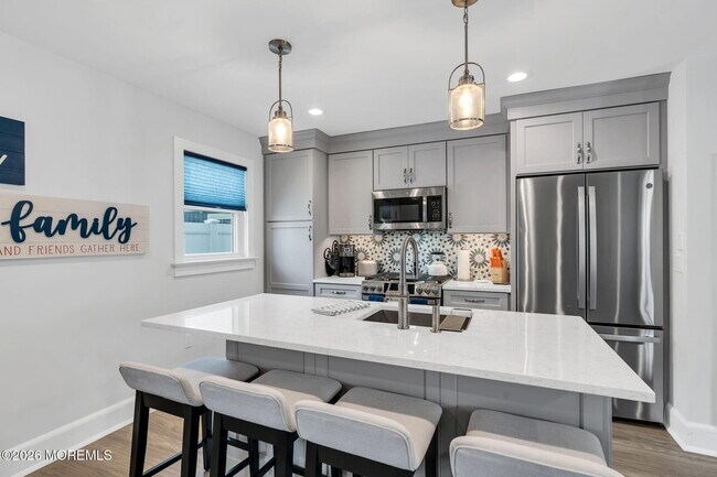 Building Photo - 502 12th Ave