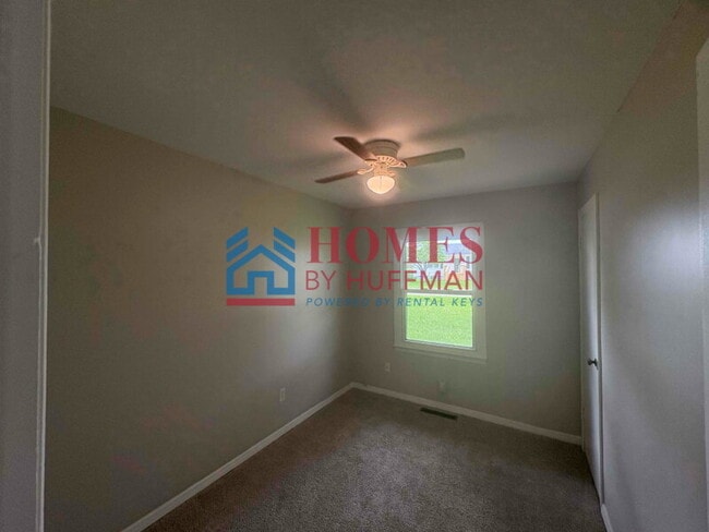 Building Photo - Three Bedroom | 1.5 Bathroom | Garage | Ne...