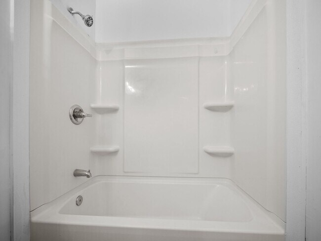 Building Photo - 110 Ravenwood Dr