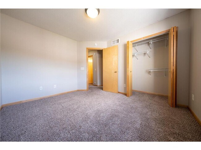 Building Photo - Spacious *3Bed*2Bath townhome Cottage Grove Available Sept 1.