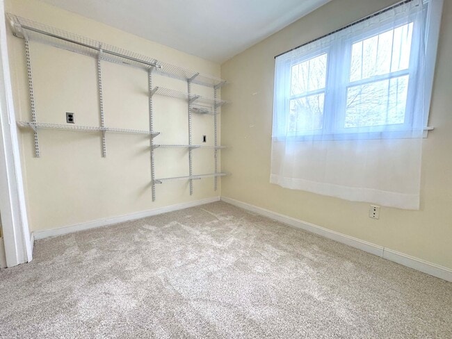 Building Photo - 2 Bed 1 Bath in WEBSTER GROVES w/ Fenced Yard