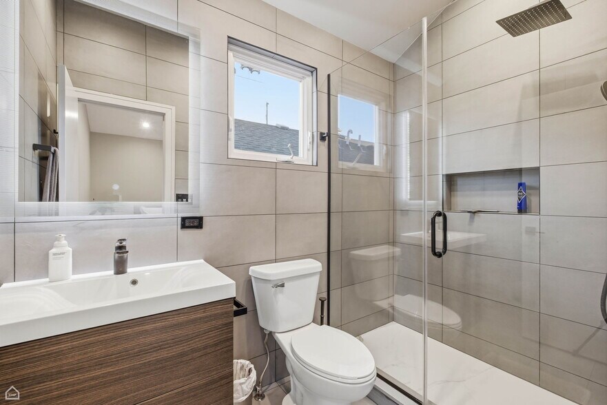 Building Photo - 1236 N Cleaver St