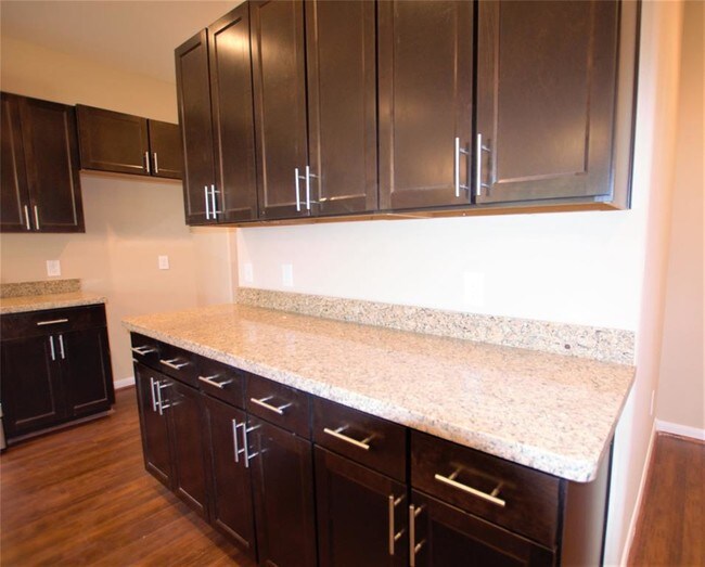 Building Photo - 17145 Wilthorne Garden Ct