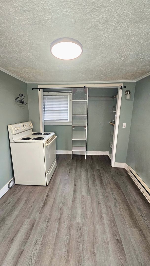 Building Photo - 490 Grand St