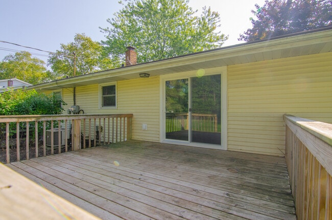 Building Photo - 825 Smits St