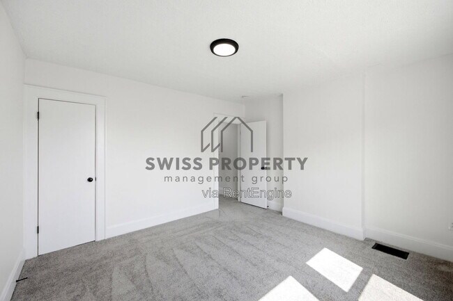 Building Photo - 977 Miller Ave
