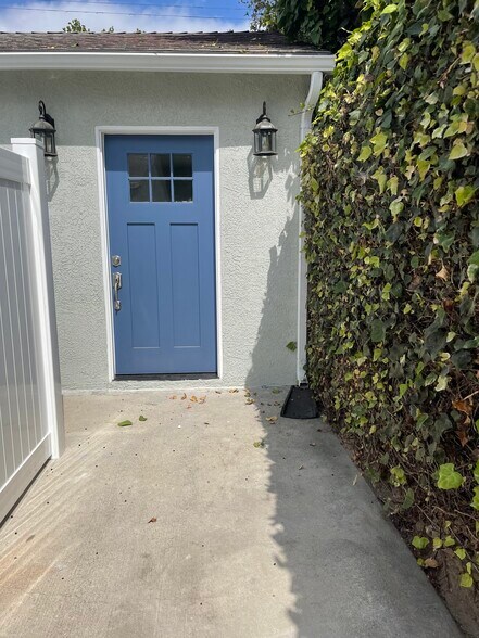 Building Photo - 5258 Beeman Ave