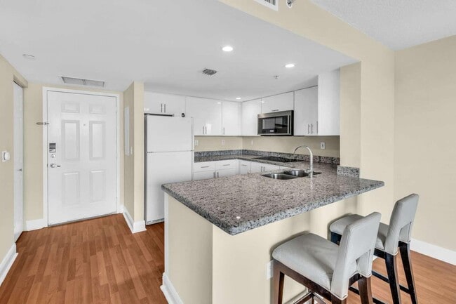 Building Photo - 3000 Coral Wy