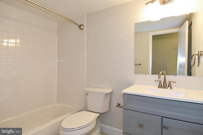 Building Photo - 3302 Woodburn Village Dr