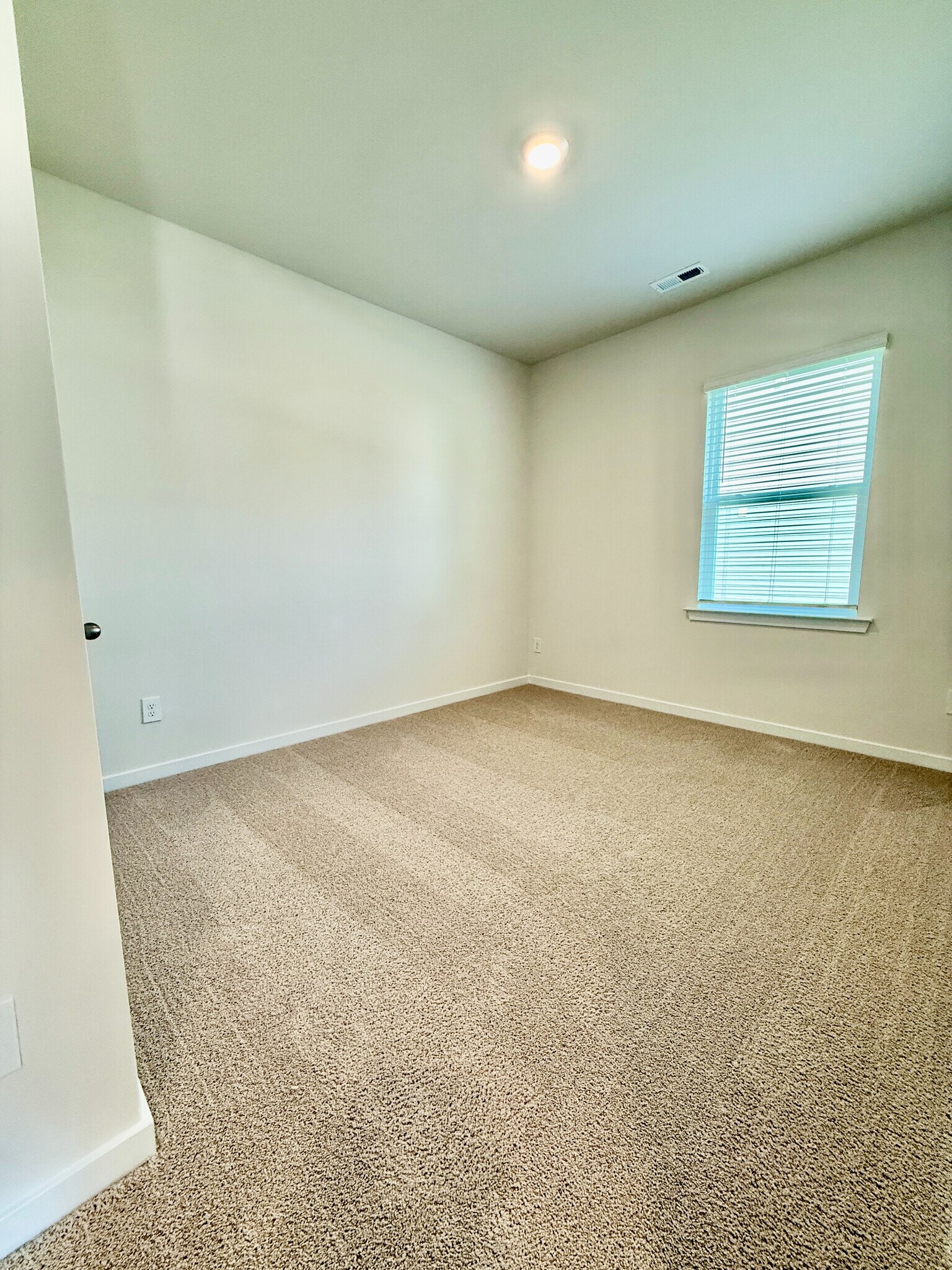 Building Photo - Room in House on Cramer Crk Dr